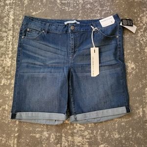 Celebrity Pink Bermuda Jean shorts NWT size 16